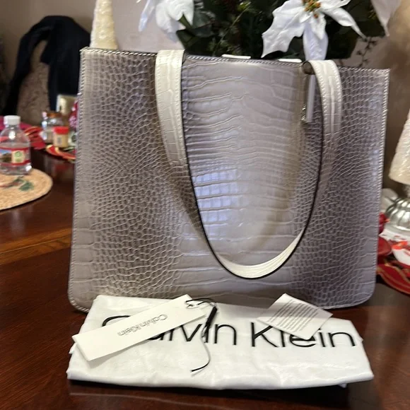 Calvin Klein Tote Bag - Picture 3 of 8